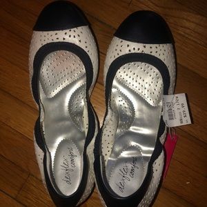 Brand new Dexflex black and white flats